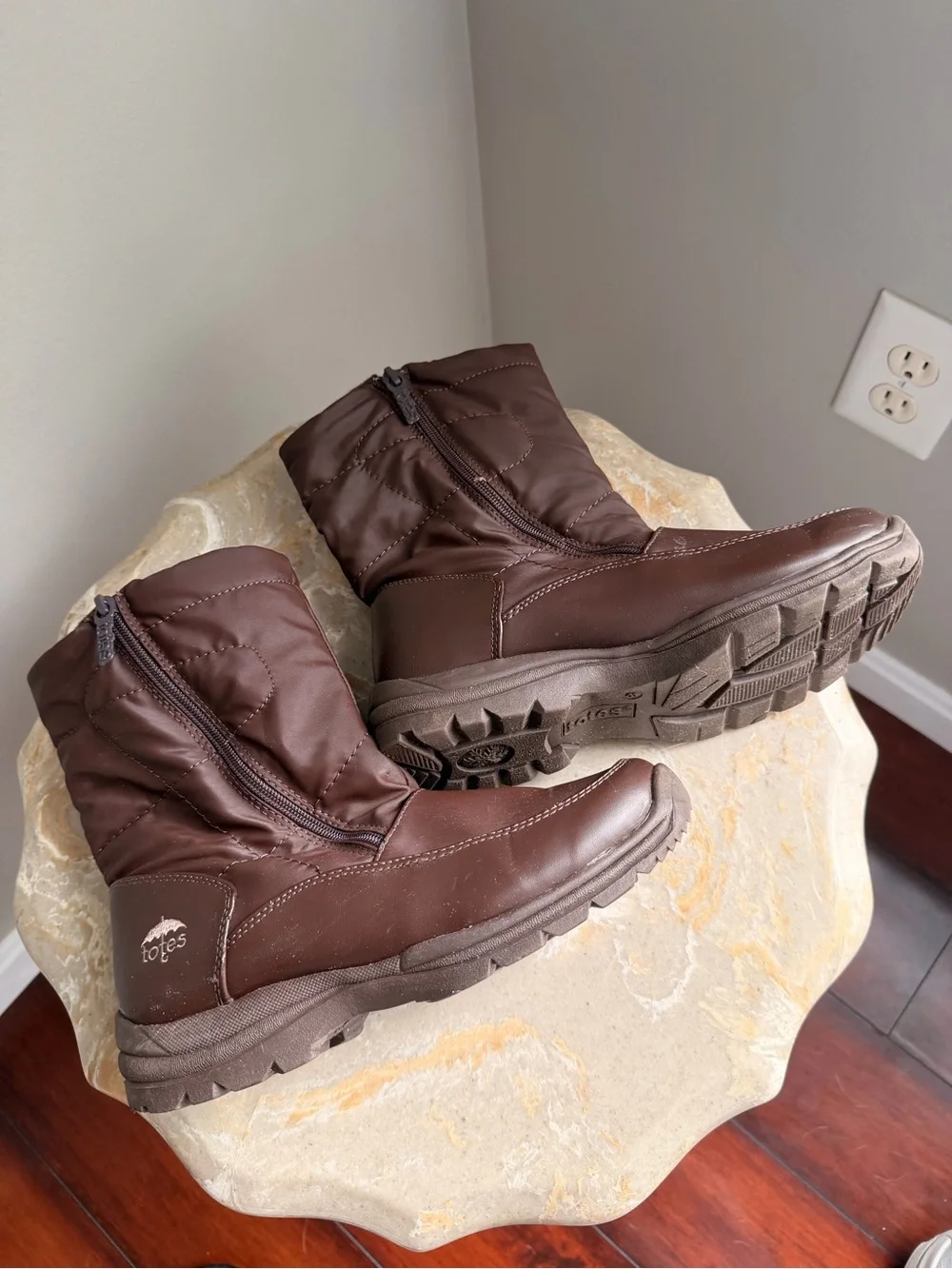 Totes Women’s 8 US Brown Winter Boots with Side Zipper UK 6.5 EU 40